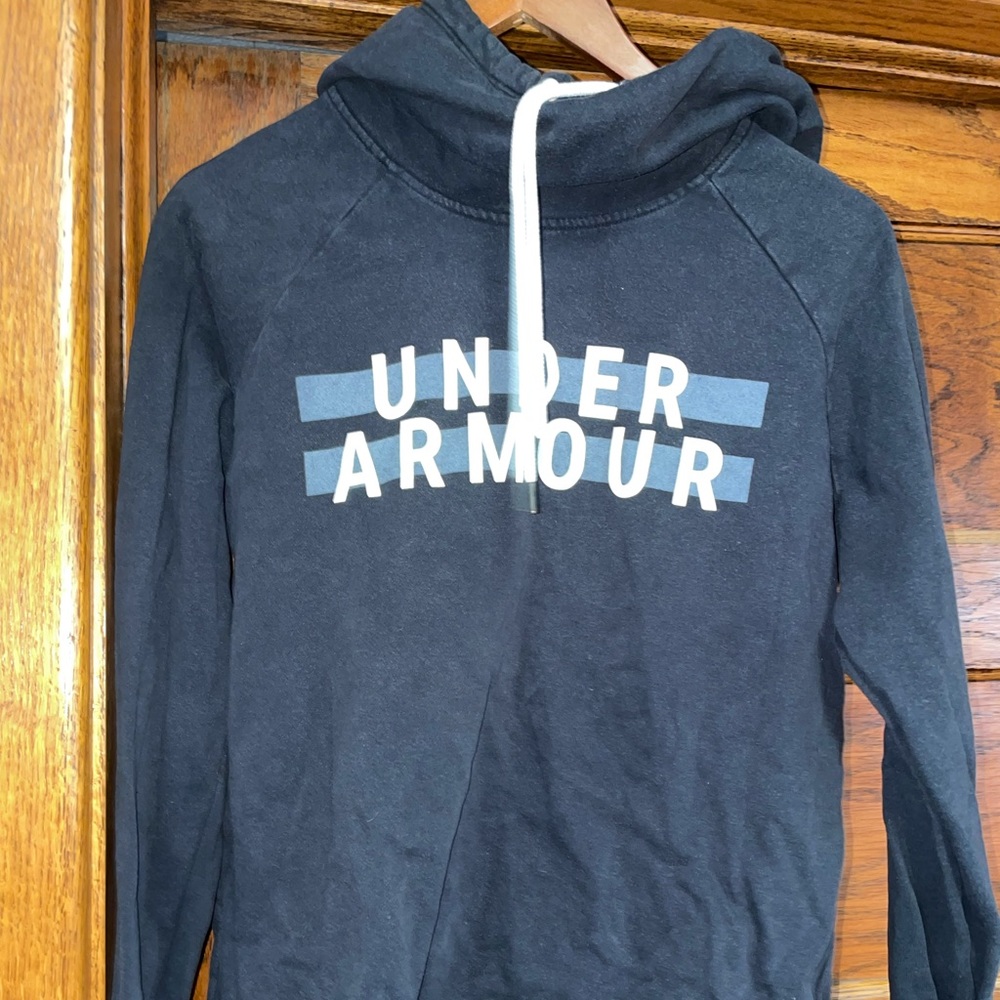 Women’s Under Armour sweatshirt - medium fits like small!